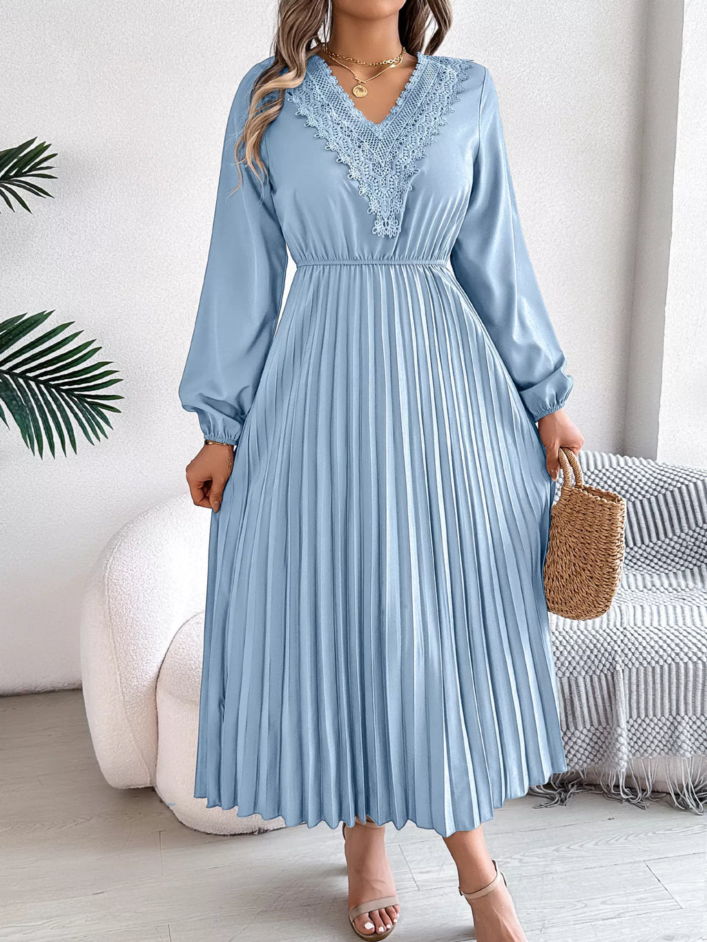 Lace Detail V-Neck Pleated Dress