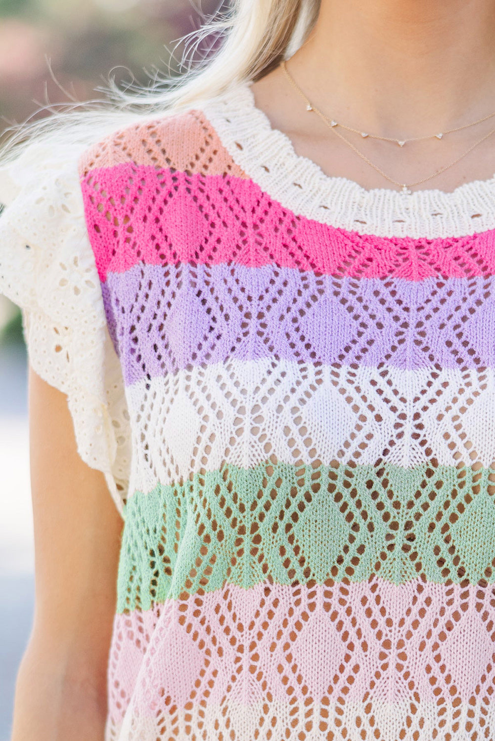 Rose Colorblock Hollowed Scallop Edge Knit Top