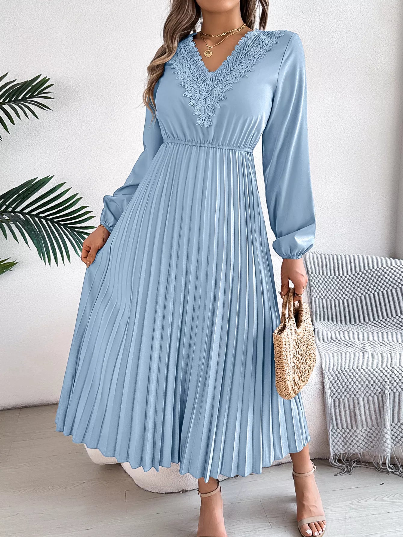 Lace Detail V-Neck Pleated Dress