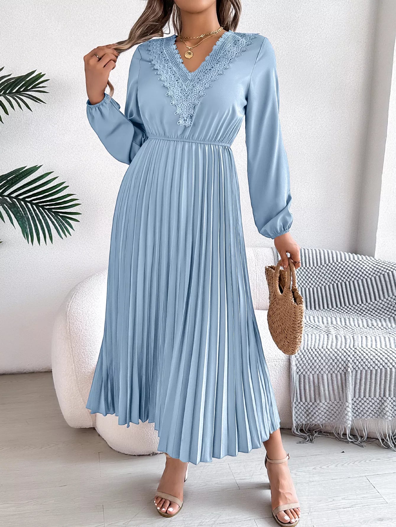 Lace Detail V-Neck Pleated Dress