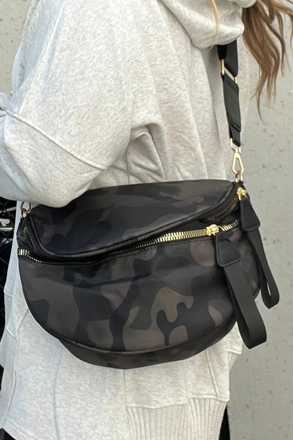Medium Grey Abstract Camo Print Gold Chain Crossbody Bag