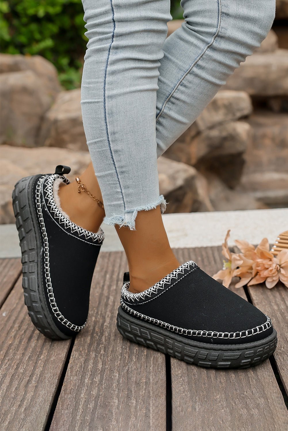 White Contrast Stitch Detail Plush Winter Clog Slippers