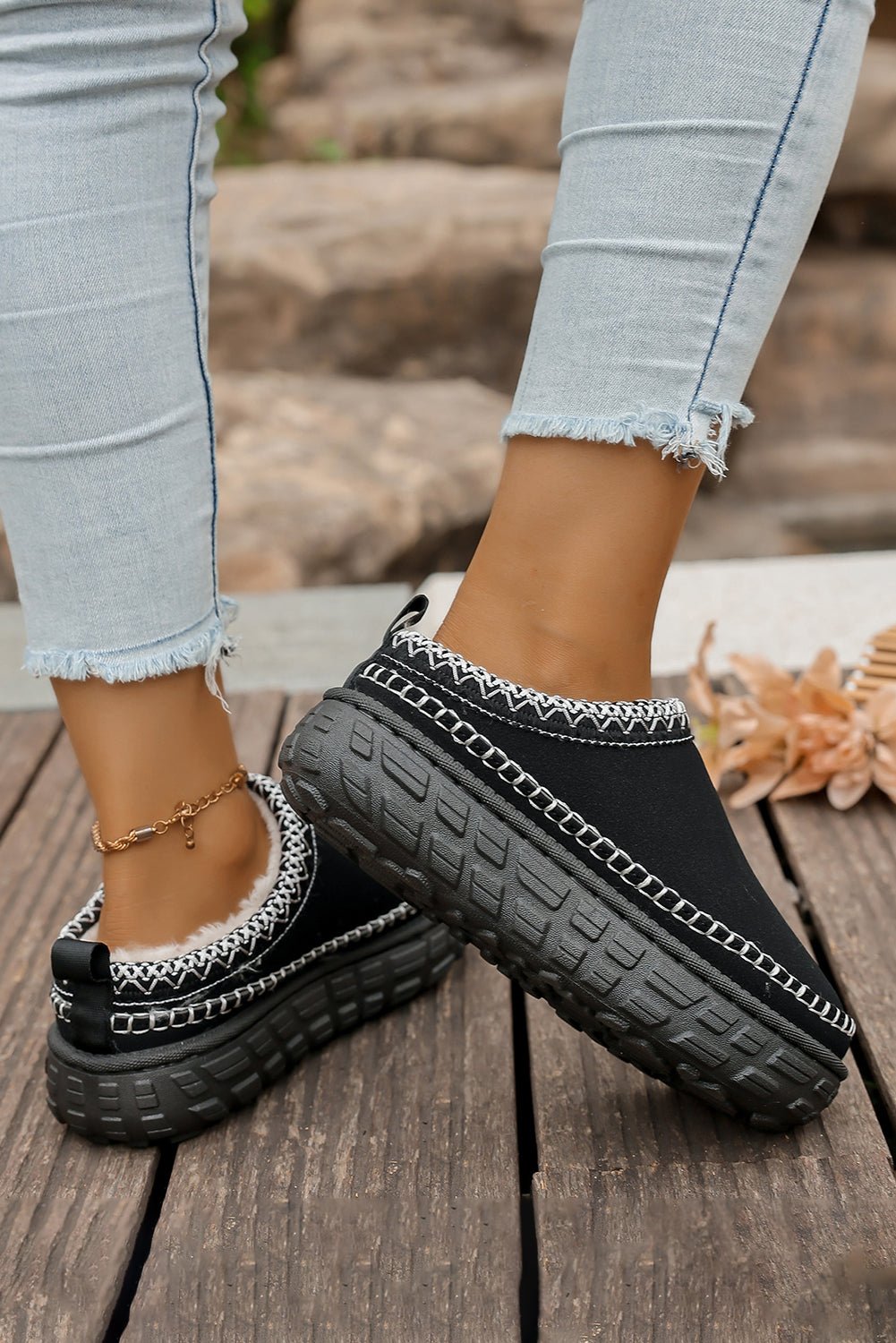 White Contrast Stitch Detail Plush Winter Clog Slippers