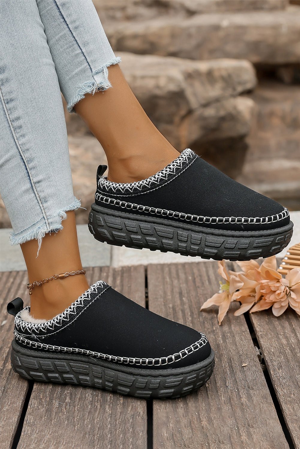 White Contrast Stitch Detail Plush Winter Clog Slippers